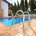 Anthia - 2bed With Large Pool *