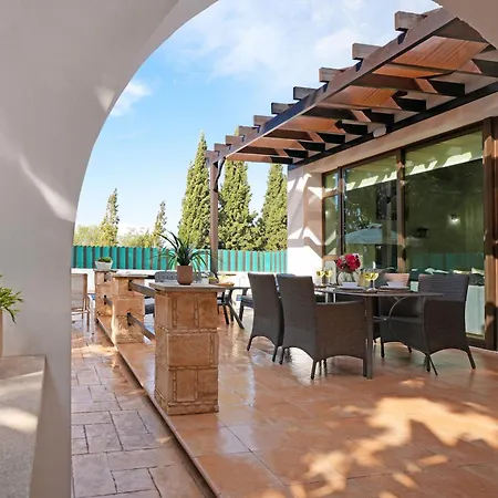 Anthia - 2bed With Large Pool