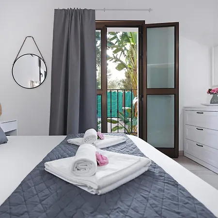 Anthia - 2bed With Large Pool