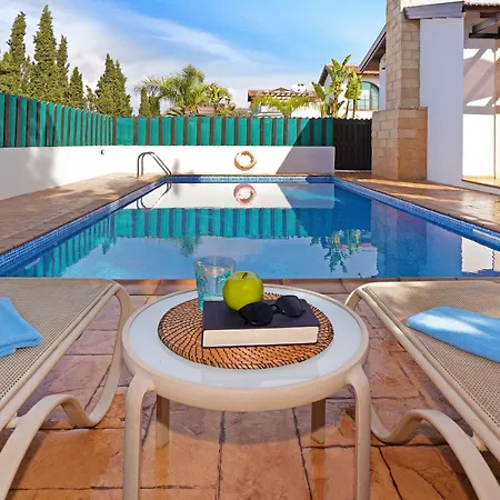 펜션 Anthia - 2bed With Large Pool *