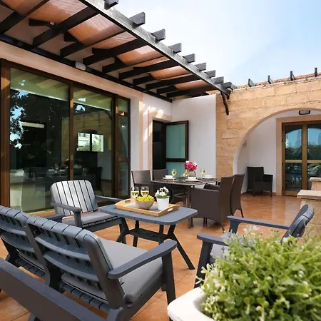 펜션 Anthia - 2bed With Large Pool *