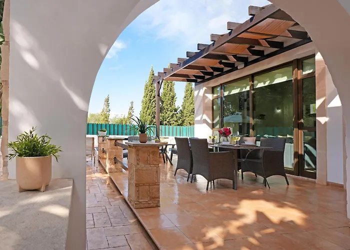 Anthia - 2bed With Large Pool