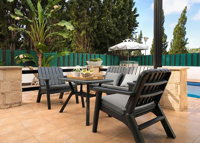 Anthia - 2bed With Large Pool