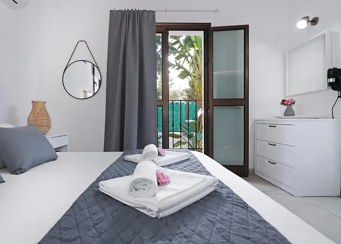 Anthia - 2bed With Large Pool