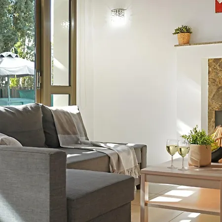 Anthia - 2bed With Large Pool 度假居