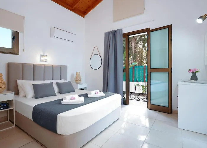 Anthia - 2bed With Large Pool *